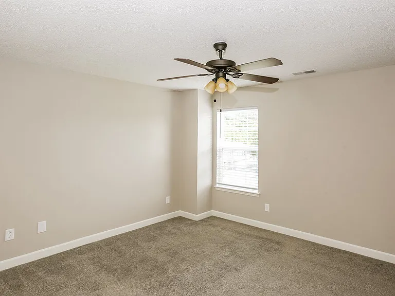 1405 Summer Coach Dr — Photo 9