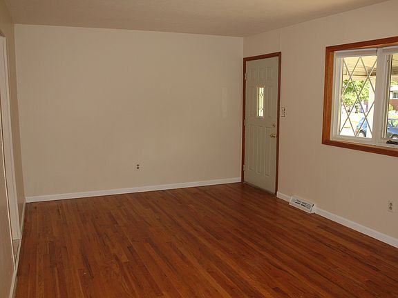 Nice hardwood floors 