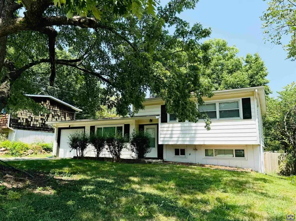 3418 SW Twilight Dr, Topeka, KS 66614