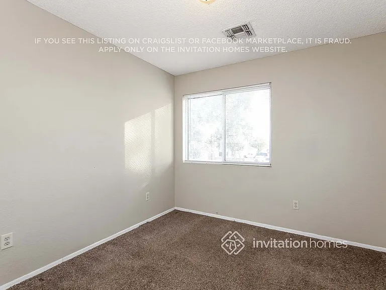 429 W Renee Dr — Photo 8