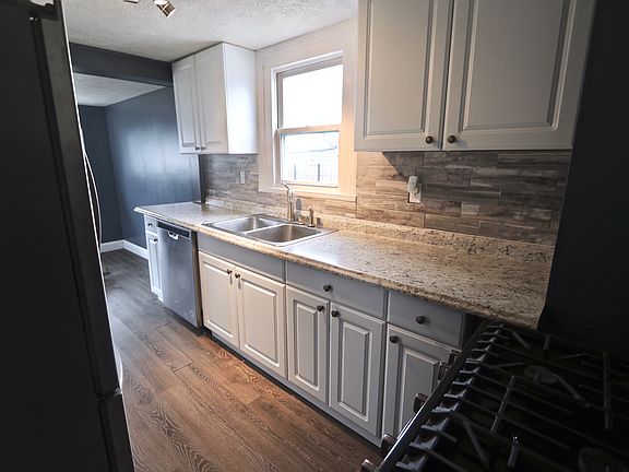 3rd image of 5180 Oakmont Dr