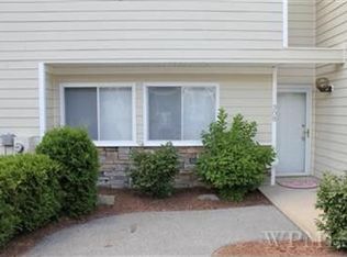 308 Crystal Hill Ln, Poughkeepsie, NY 12603