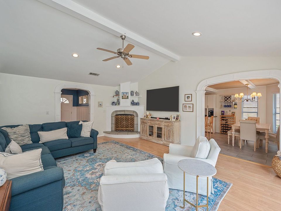 1st image of 4522 Parkwood Ln E