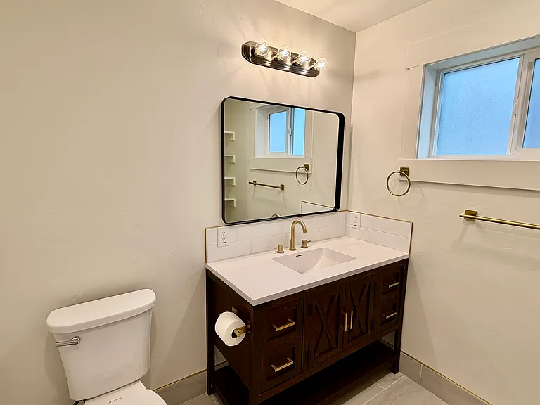 145 N Byron Ave #A — Photo 23