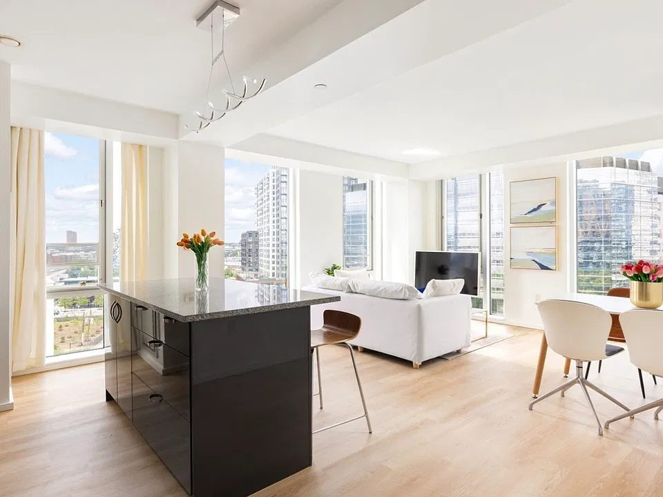 2 Earhart St #103