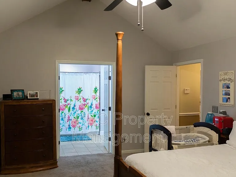 114 Queensbury Cir — Photo 26