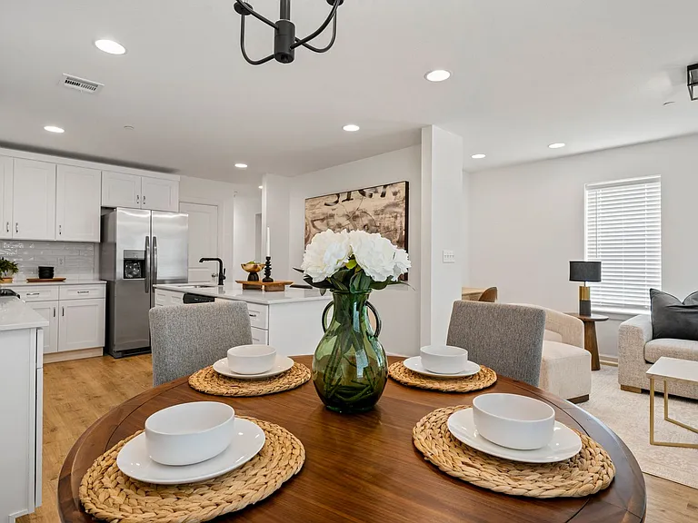 Now offering One & Half Month Free Rent *Advertised Rate is Reflective of Special Offer!* — Photo 36