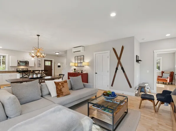 207 Hartness Way, Hartford, VT 05059
