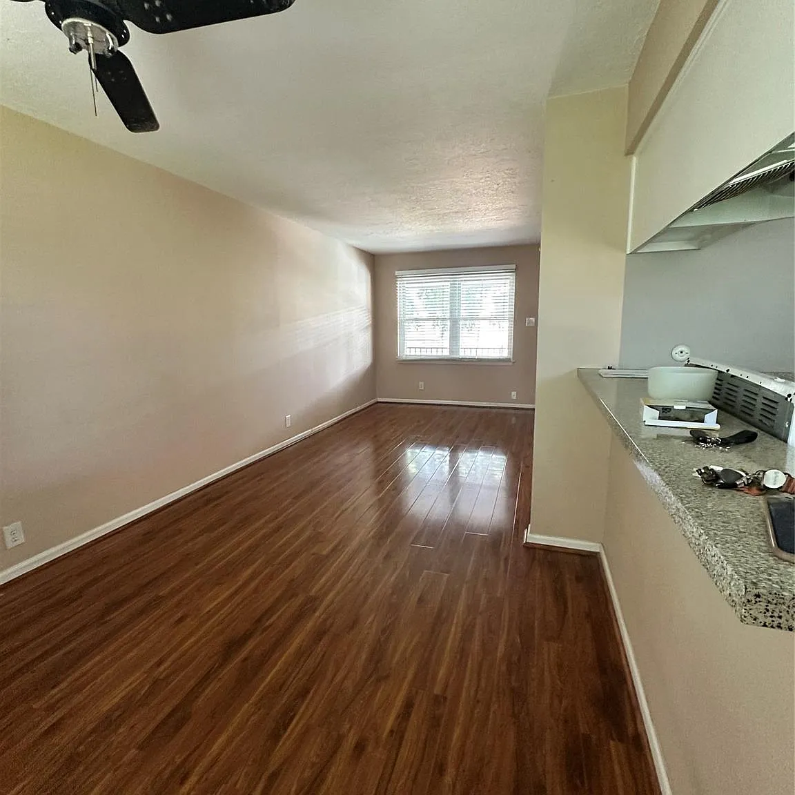 1 bed, 1.0 bath, 696 sqft, $1,150 — Photo 4