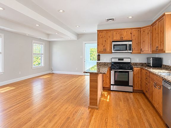 2nd image of 18 Richardson St #18