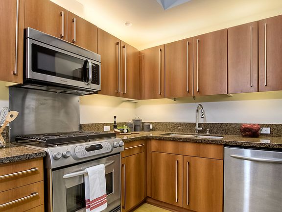 4th image of 350 11th Ave Unit 218