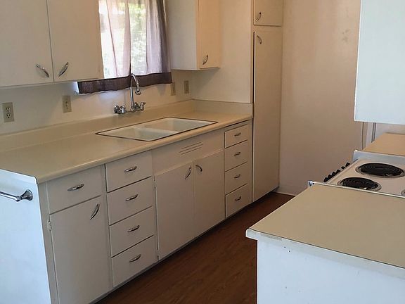 2nd image of 924 S Hutchins St APT A