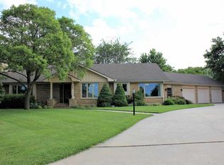 31 Park View Rd, Hesston, KS 67062