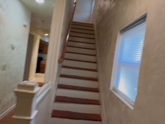 2nd image of 827 W 42nd St