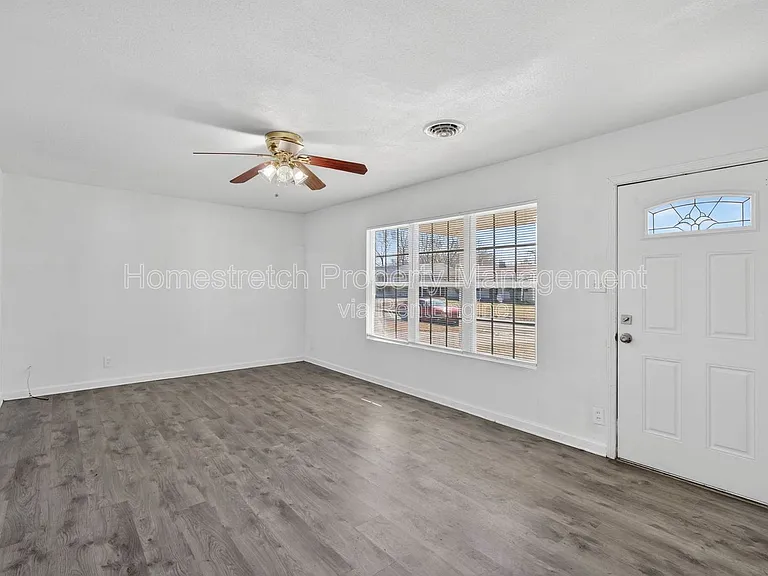 811 Saint Thomas Ln — Photo 10
