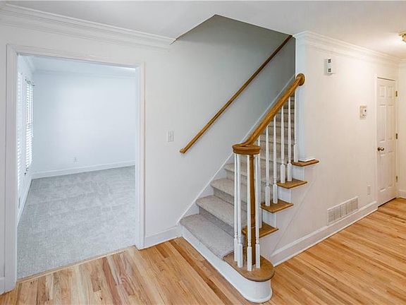 2nd image of 3552 Hunters Hill Dr