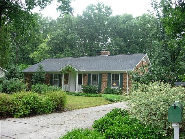 Front of house & driveway