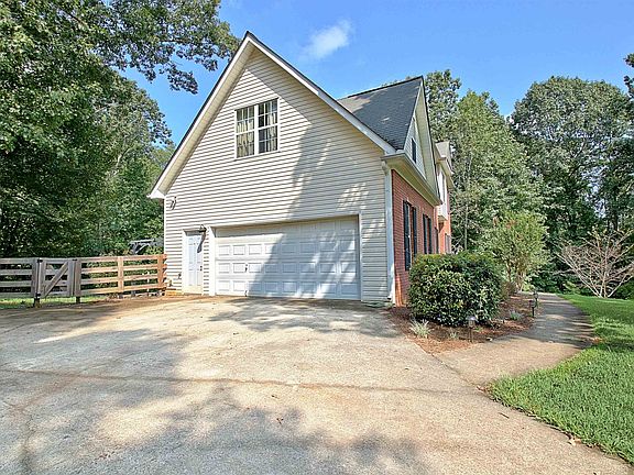 4th image of 270 Jordan Place