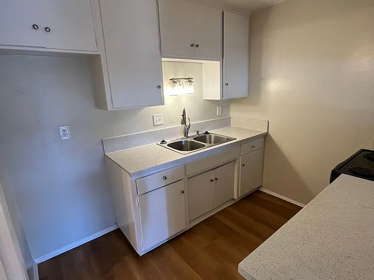 STUNNING APARTMENT! GREAT LOCATION! POOL PROPERTY — Photo 16