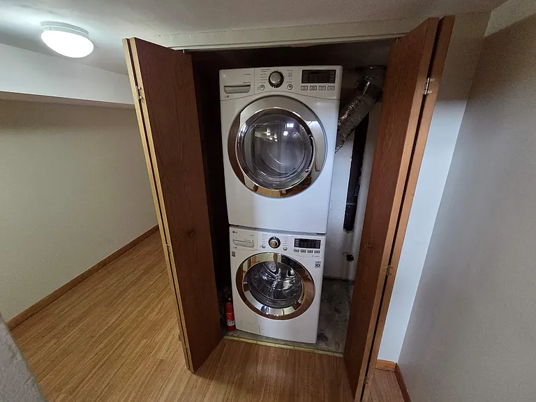 1341 Sherburne Ave — Photo 7