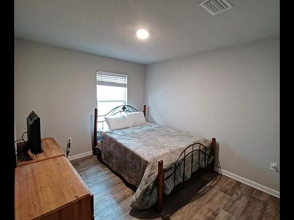 4th image of 663 Earl Godwin Rd