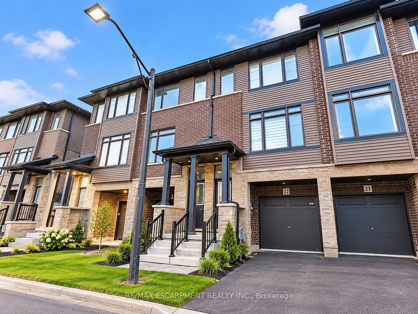 3 bed, $2,300 — Photo 2