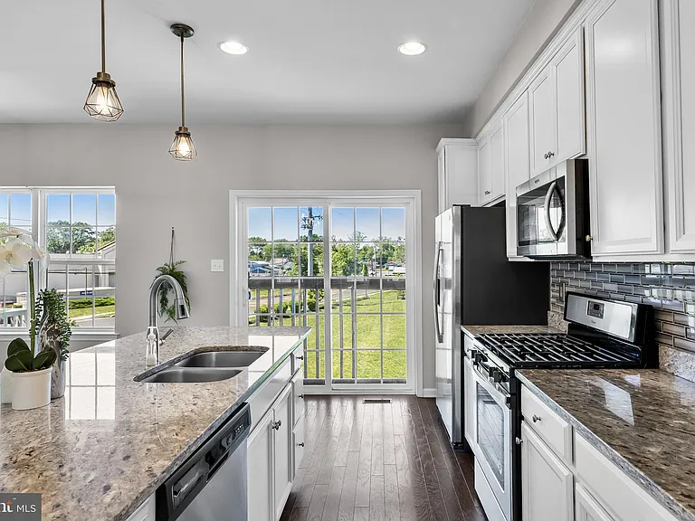 8 Iron Gate Rd — Photo 13