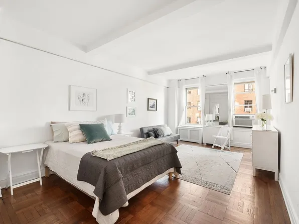 24 5th Ave APT 810, New York, NY 10011