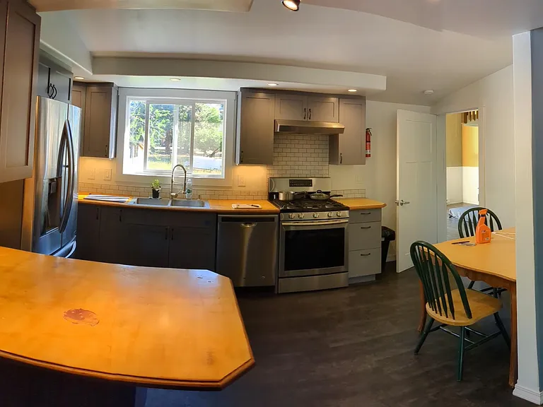244 Castle Ave #B — Photo 1