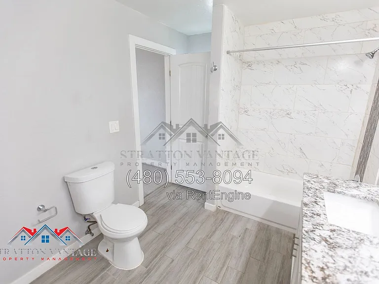 2732 E Michigan Ave — Photo 30