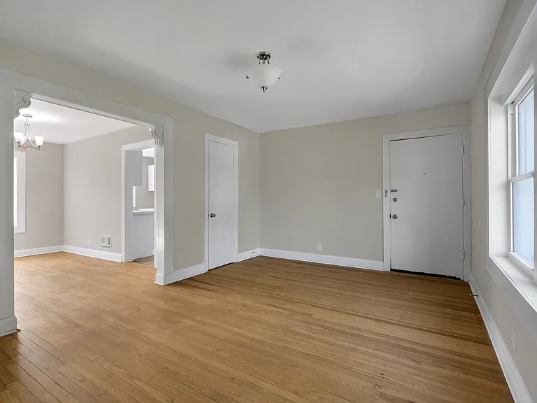 Berkshire Apartments — Photo 11