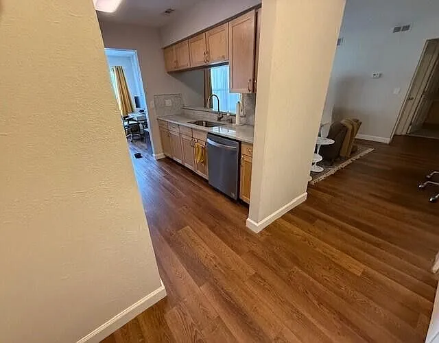 1 bed, 834 sqft, $1,700 — Photo 2