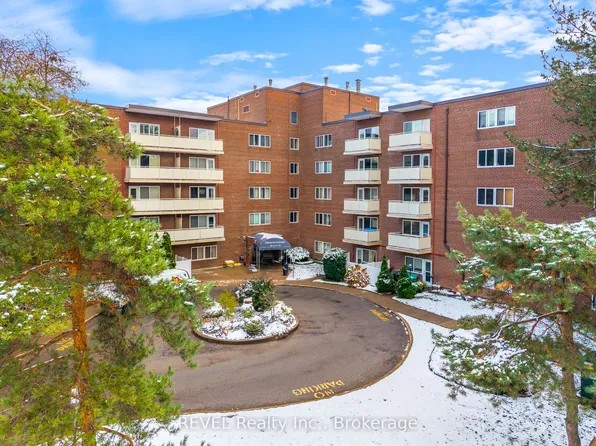 198 Scott St #421, Saint Catharines, ON L2N 5T3