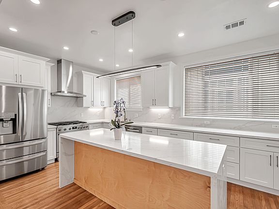 2nd image of 325 San Fernando Way