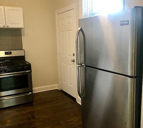 3rd image of 3707 N Hoyne Ave