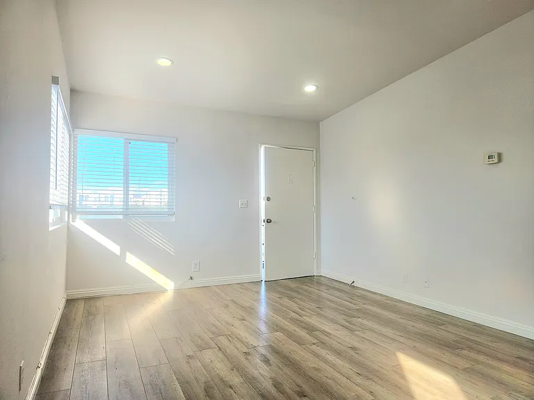 1147 S Serrano Ave #4 — Photo 4