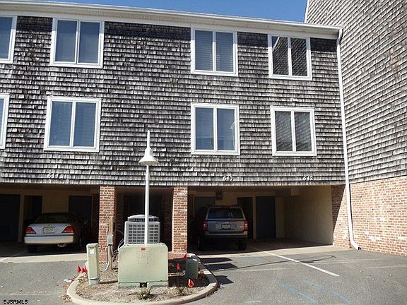 2nd image of 640 Pleasure Ave #640