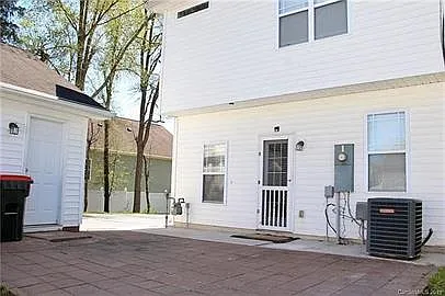 3 bed, 1600 sqft, $2,350 — Photo 4