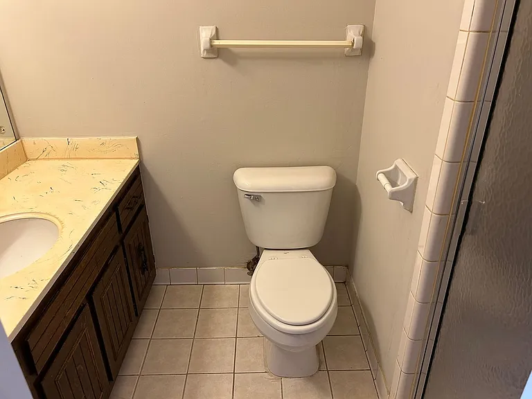 842 Farmington Dr N — Photo 21