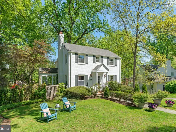 6105 Welborn Dr, Bethesda, MD 20816