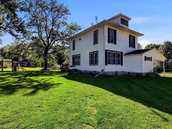 109 W James St, Warren, IL 61087