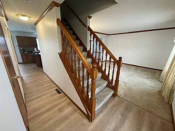 4th image of 463 Cambridge Dr