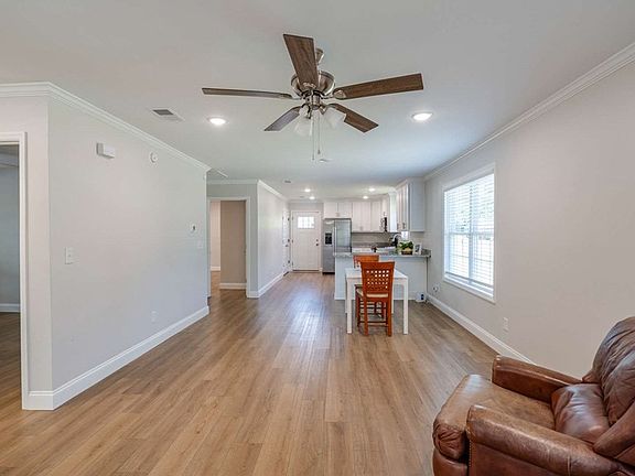 4th image of 300 Simeon St