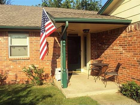 2nd image of 500 Saint Charles Cir