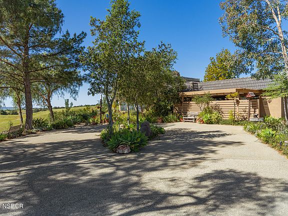 3rd image of 3240 Live Oak Rd