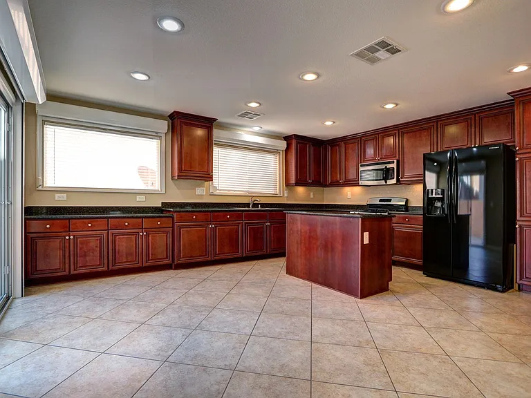 715 Shadwell St — Photo 10