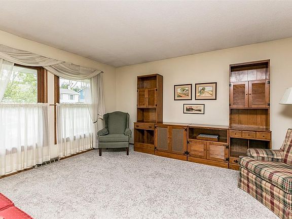 5th image of 6617 Kent Dr NE
