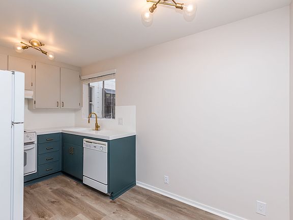 3rd image of 2173 Pacific Ave #305