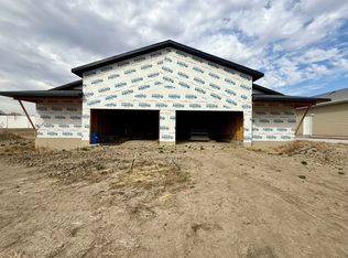 3103 & 3101 W Laux Dr, Hastings, NE 68901