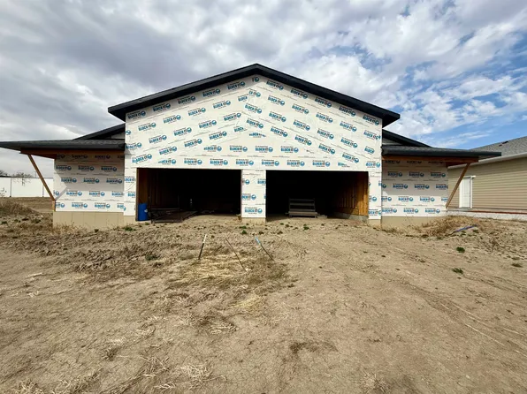 3103 & 3101 W Laux Dr, Hastings, NE 68901